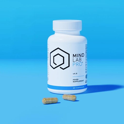 Mind Lab Pro v4.0 bottle and two capsules